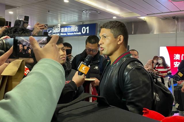 世俱杯投注-艾克森抵达成都只差官宣 球迷接机齐喊“成都雄起”